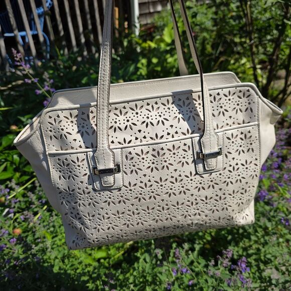 Coach Taylor Eyelet Carry-all - Picture 4 of 16